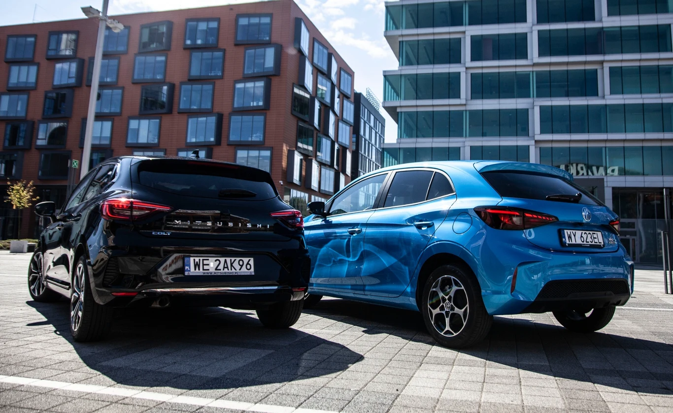 Colt jest starszą o 5 lat konstrukcją, ale stylistycznie wcale tego nie zdradza