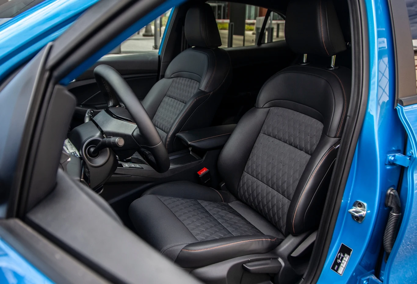 Nieźle wyglądające fotele MG 3 są trochę za miękkie