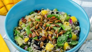 Jedz, jeśli chcesz zgubić kilka kilogramów. Soczysta sałatka z mango i awokado