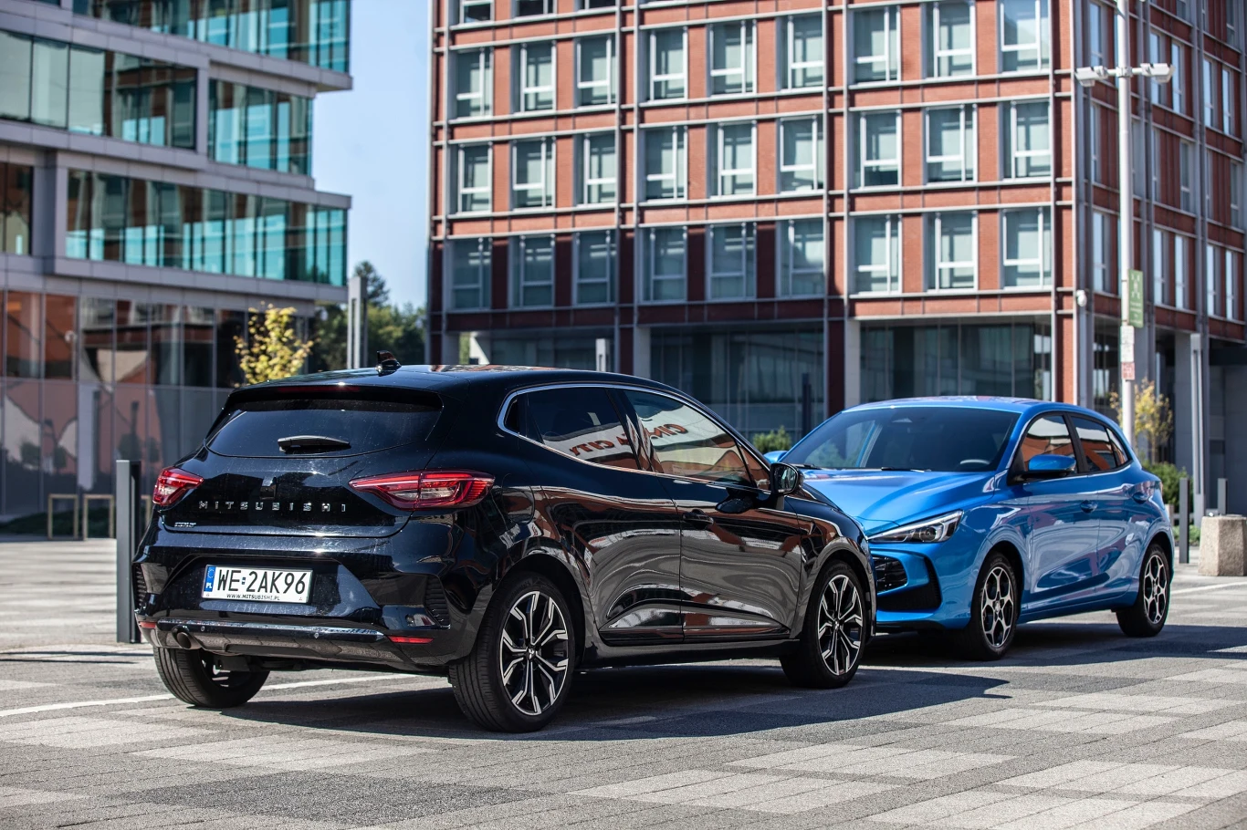 Ledwie mieszczący się na tylnej klapie napis MITSUBISHI przypomina, że to model oferowany przez japońskiego producenta