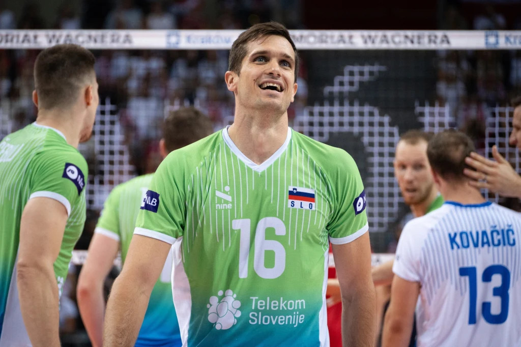 Gregor Ropret (z numerem 16) w barwach reprezentacji Słowenii Gregor Ropret (z numerem 16) w barwach reprezentacji Słowenii