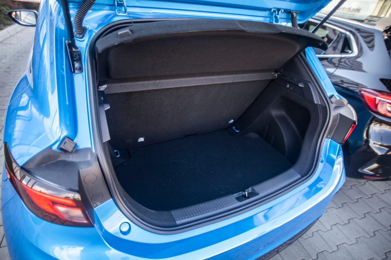 Niecałe 300 l pojemności bagażnika w MG 3 to przeciętny wynik