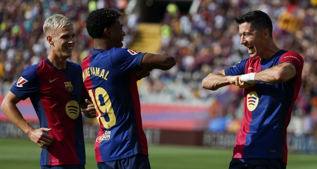 Od lewej: Dani Olmo, Lamine Yamal, Robert Lewandowski. Ten tercet dopiero się rozkręca Od lewej: Dani Olmo, Lamine Yamal, Robert Lewandowski. Ten tercet dopiero się rozkręca