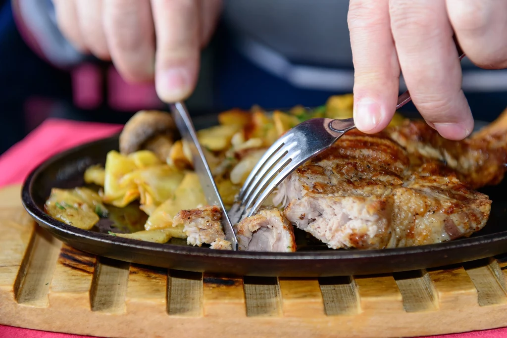 Jednoosobowe stoliki hitem w amerykańskich restauracjach Jednoosobowe stoliki hitem w amerykańskich restauracjach