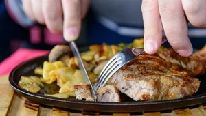 Jednoosobowe stoliki hitem w amerykańskich restauracjach