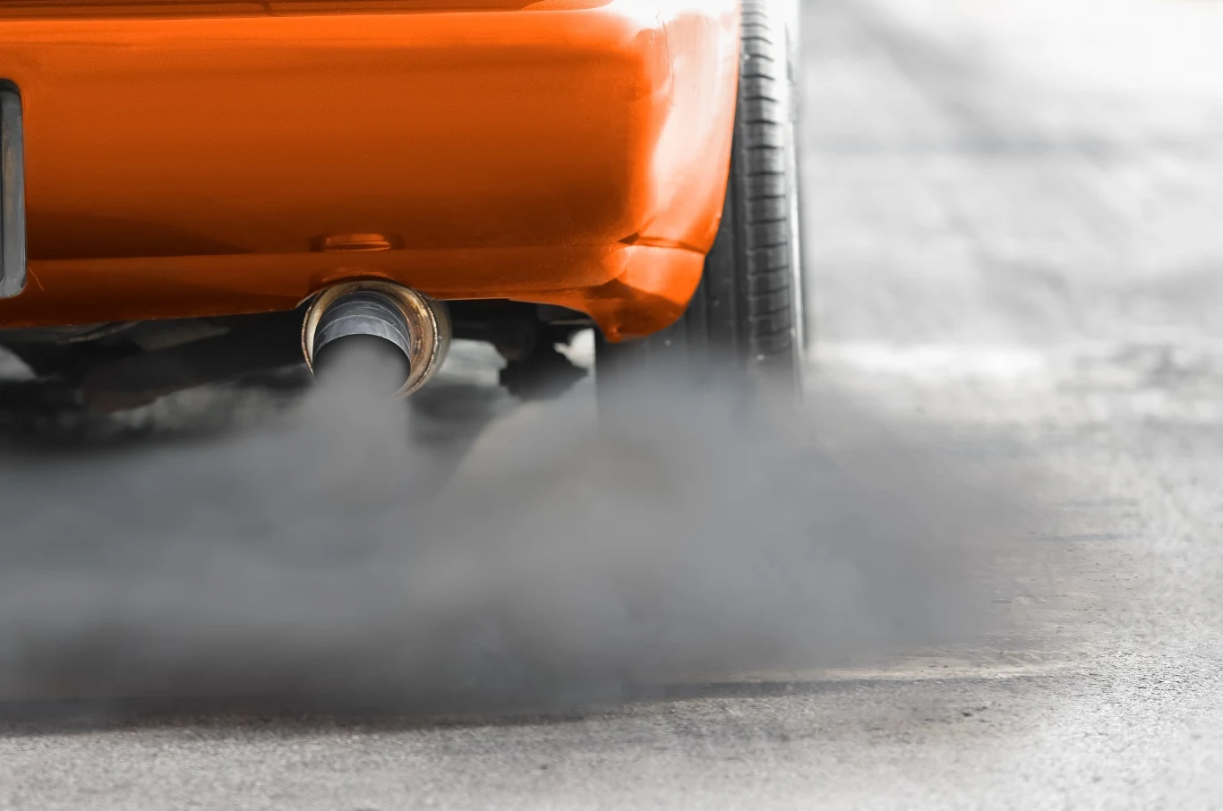 Kolor spalin dużo mówi o kondycji silnika. Czarny dym jeszcze nie jest tak kosztownym problemem. Kolor spalin dużo mówi o kondycji silnika. Czarny dym jeszcze nie jest tak kosztownym problemem.