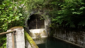 Budowa elektrowni szczytowo-pompowej Młoty została przerwana w latach 80 XX wieku. Niektóre elementy infrastruktury z czasów PRL zachowały się