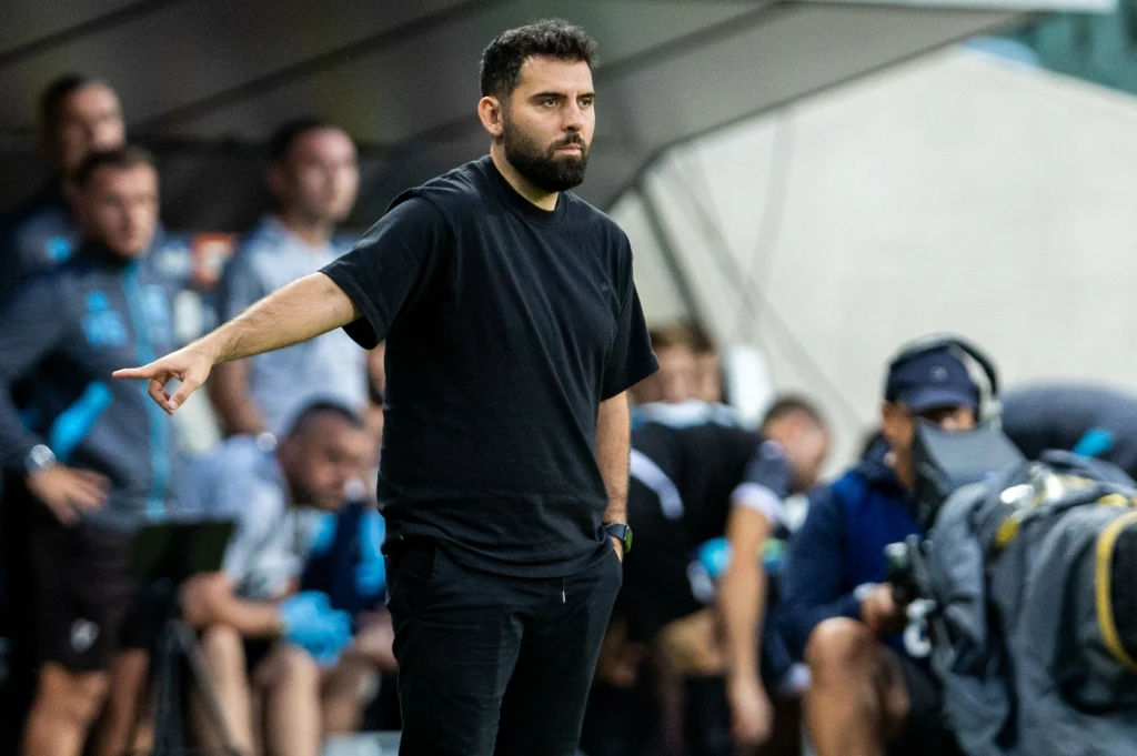 Goncalo Feio kazał wyrzucić z boiska trenująca Pogoń Grodzisk Mazowiecki Goncalo Feio kazał wyrzucić z boiska trenująca Pogoń Grodzisk Mazowiecki