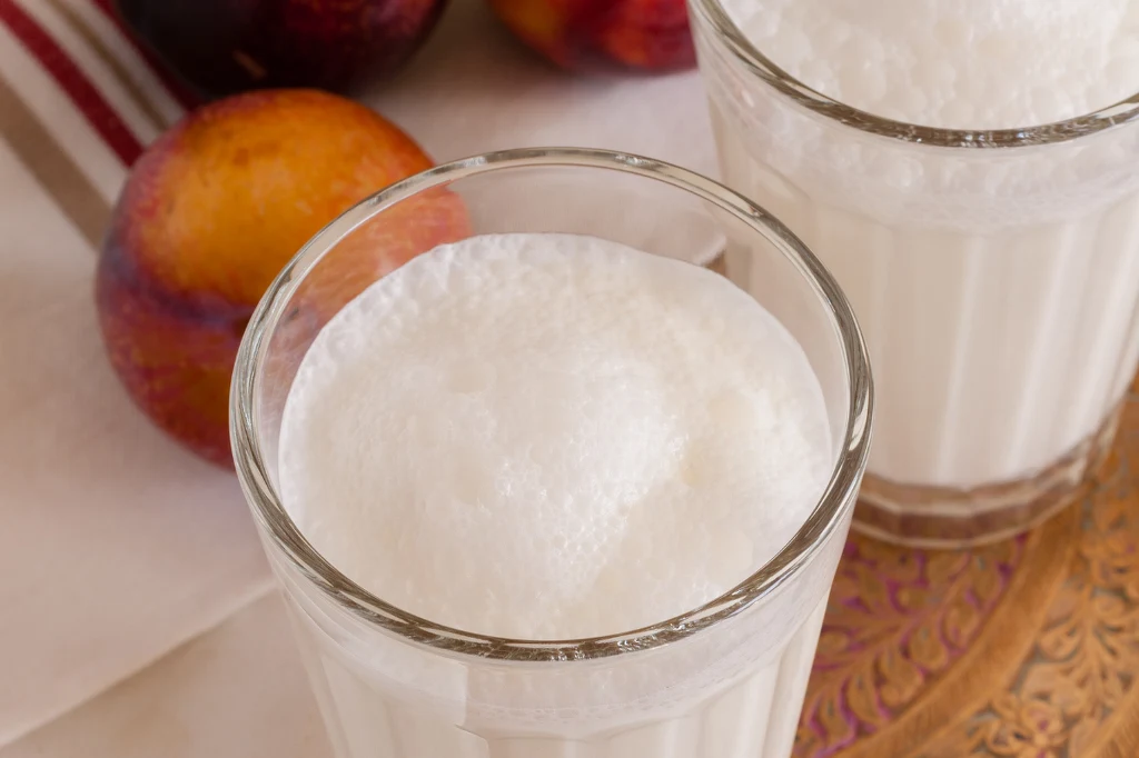 Spożywanie ajranu niesie ze sobą wiele korzyści dla organizmu. Jest jednym ze sposobów na szybkie dostarczenie ważnych składników odżywczych Spożywanie ajranu niesie ze sobą wiele korzyści dla organizmu. Jest jednym ze sposobów na szybkie dostarczenie ważnych składników odżywczych