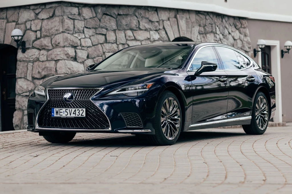 Lexus LS skończył 35 lat.