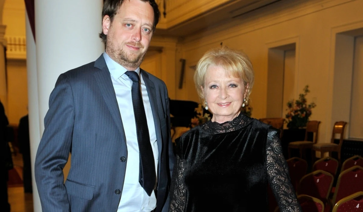 Magdalena Zawadzka z synem, Janem Holoubkiem Magdalena Zawadzka z synem, Janem Holoubkiem