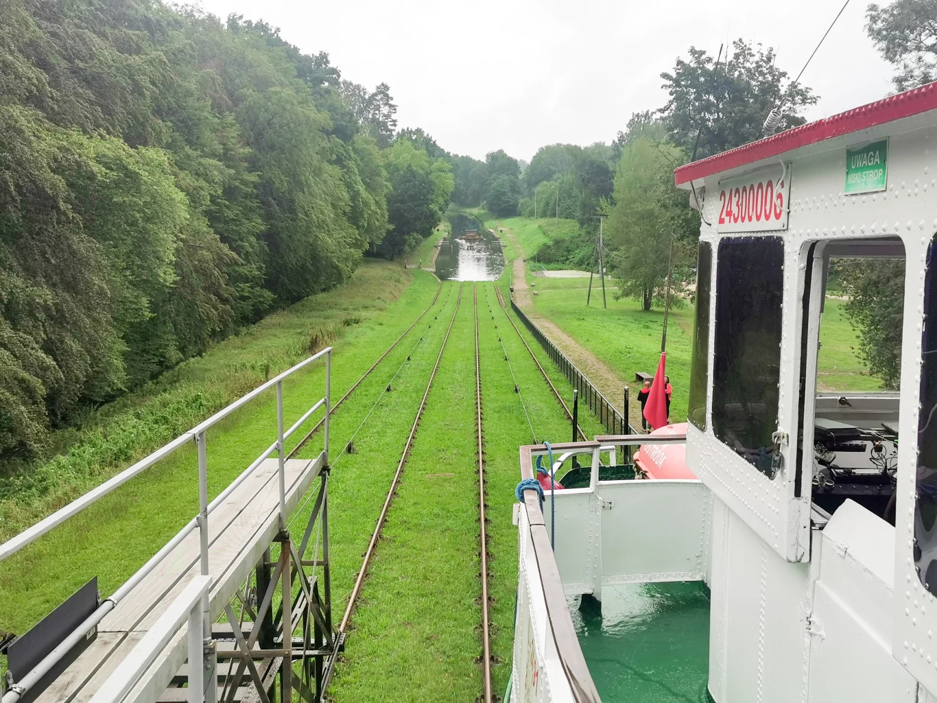 Sunący po trawie statek może być sporą atrakcją. Warto więc na cel weekendowej wycieczki obrać Kanał Elbląski. Sunący po trawie statek może być sporą atrakcją. Warto więc na cel weekendowej wycieczki obrać Kanał Elbląski.