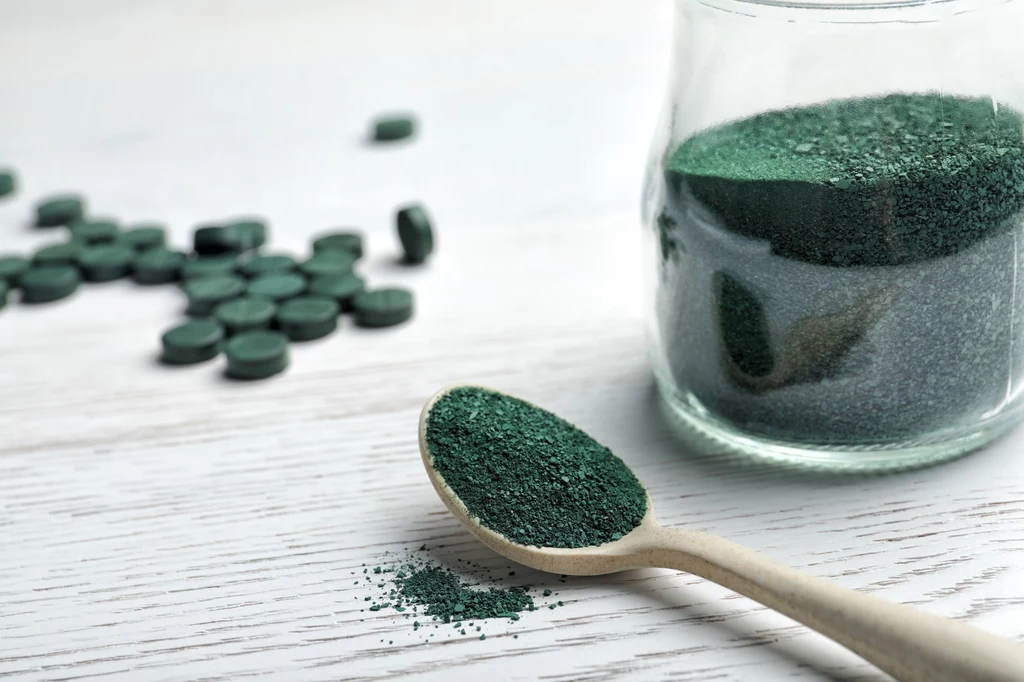 Spirulina bogata jest w białko, witaminy z grupy B, żelazo, a także antyoksydanty 