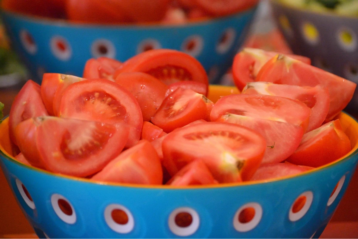 Pomidory można jeść na zimno i na ciepło. Obróbka termiczna nie wpływa na zawartość likopenu Pomidory można jeść na zimno i na ciepło. Obróbka termiczna nie wpływa na zawartość likopenu