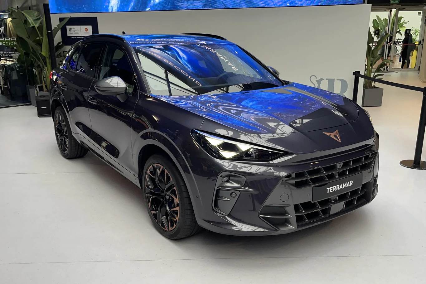 Terramar w zgrabny sposób nawiązuje do pozostałych modeli w gamie hiszpańskiego producenta. Terramar w zgrabny sposób nawiązuje do pozostałych modeli w gamie hiszpańskiego producenta.