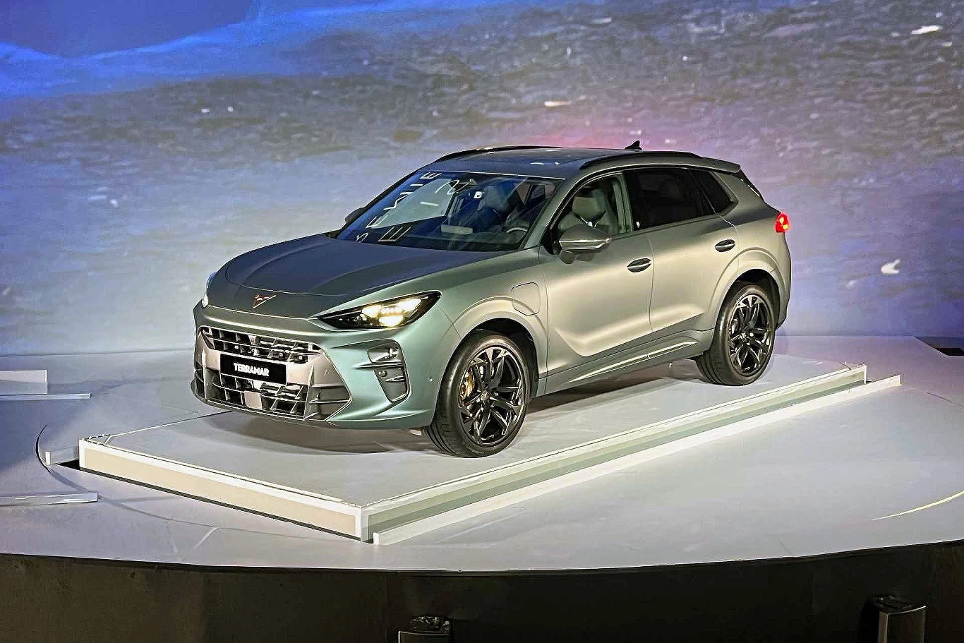 Cupra zaprezentowała oficjalnie produkcyjną wersję modelu Terramar. Cupra zaprezentowała oficjalnie produkcyjną wersję modelu Terramar.