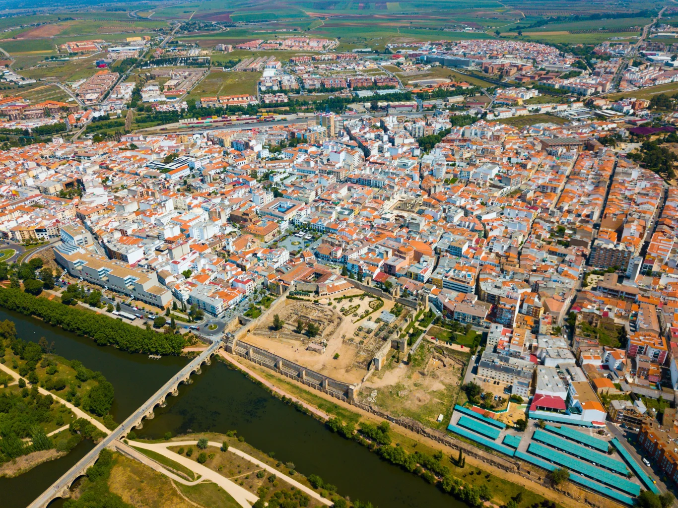 Mérida będąca stolicą regionu Estremadura oferuje ujrzenie wyjątkowych zabytków. 