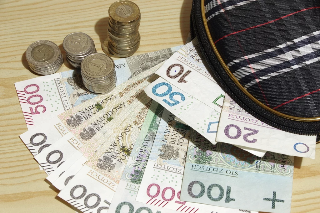 Dodatek za wysługę lat. Kto może liczyć na zwiększenie pensji?