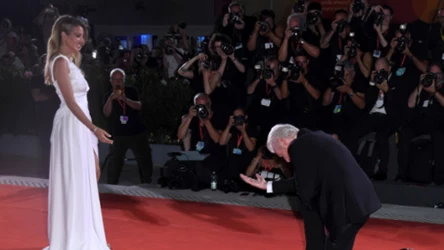 Gaga z diamentem, unikający eksżony Pitt i klękający Gere. Zakochane gwiazdy na festiwalu w Wenecji