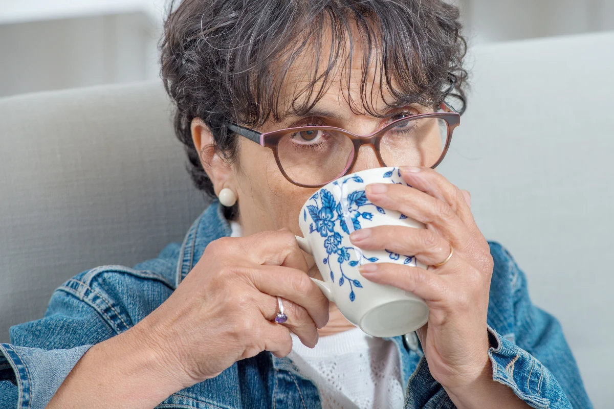 Herbata oczyszczająca z liśćmi laurowymi i cynamonem wspomaga trawienie i przyspiesza metabolizm, a to tylko część z jej zalet Herbata oczyszczająca z liśćmi laurowymi i cynamonem wspomaga trawienie i przyspiesza metabolizm, a to tylko część z jej zalet