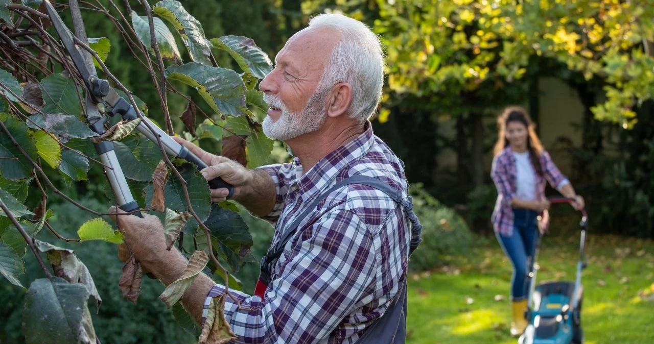 Jesienne prace w ogrodzie Jesienne prace w ogrodzie