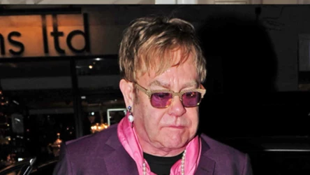 Elton John zmaga się z chorobą. Płyną słowa wsparcia