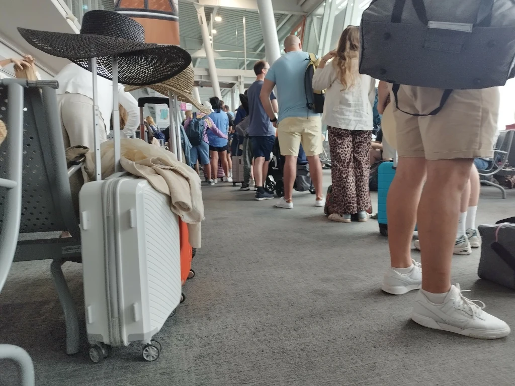 Szwecja znosi podatek lotniczy. Pasażerowie zapłacą mniej za bilety? 