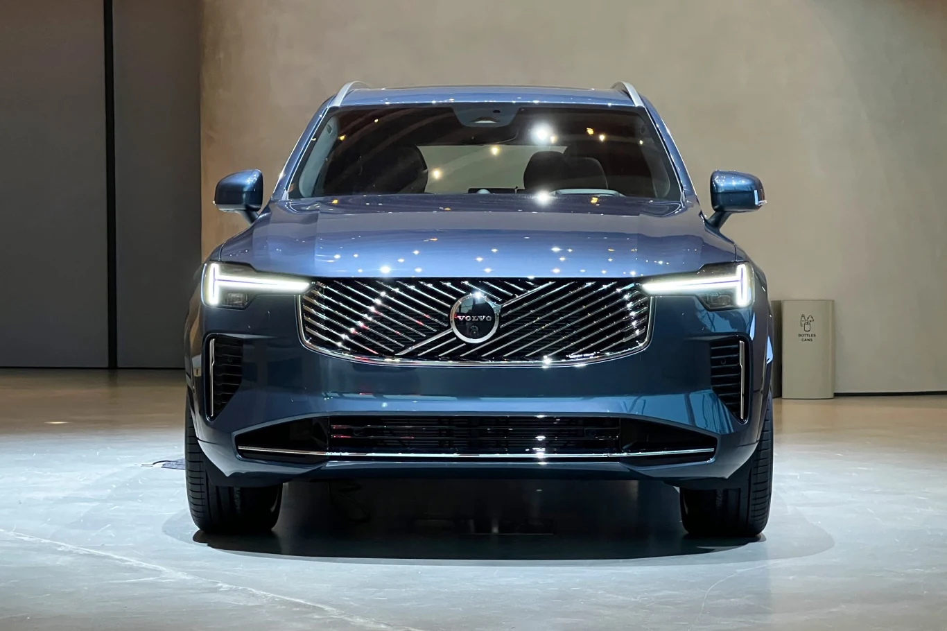 Odświeżone XC90 może mieć czarne lub chromowane wykończenia