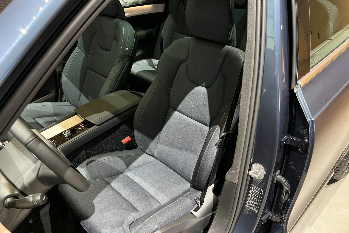 Odświeżone Volvo XC90 sprzedawane będzie w wersji 5-, 6- i 7-osobowej