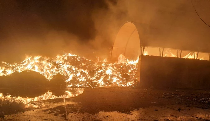 Duży pożar w Koniecpolu. Paliła się hala z odpadami