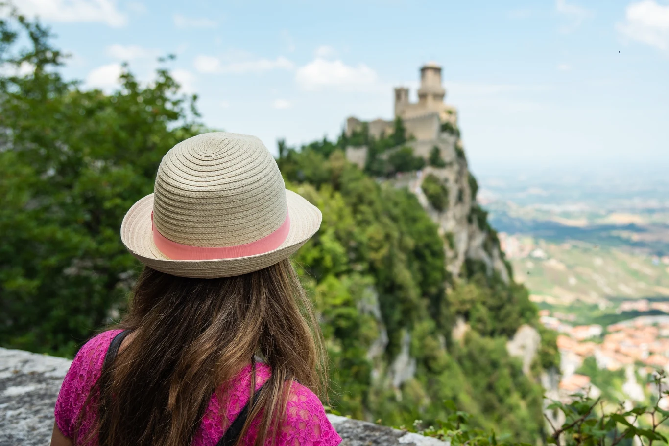 San Marino jest minipaństwem położonym na terytorium włoskim San Marino jest minipaństwem położonym na terytorium włoskim
