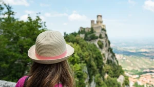 Jest najstarszą republiką świata. To maleńkie państwo nie ma nawet swojego lotniska