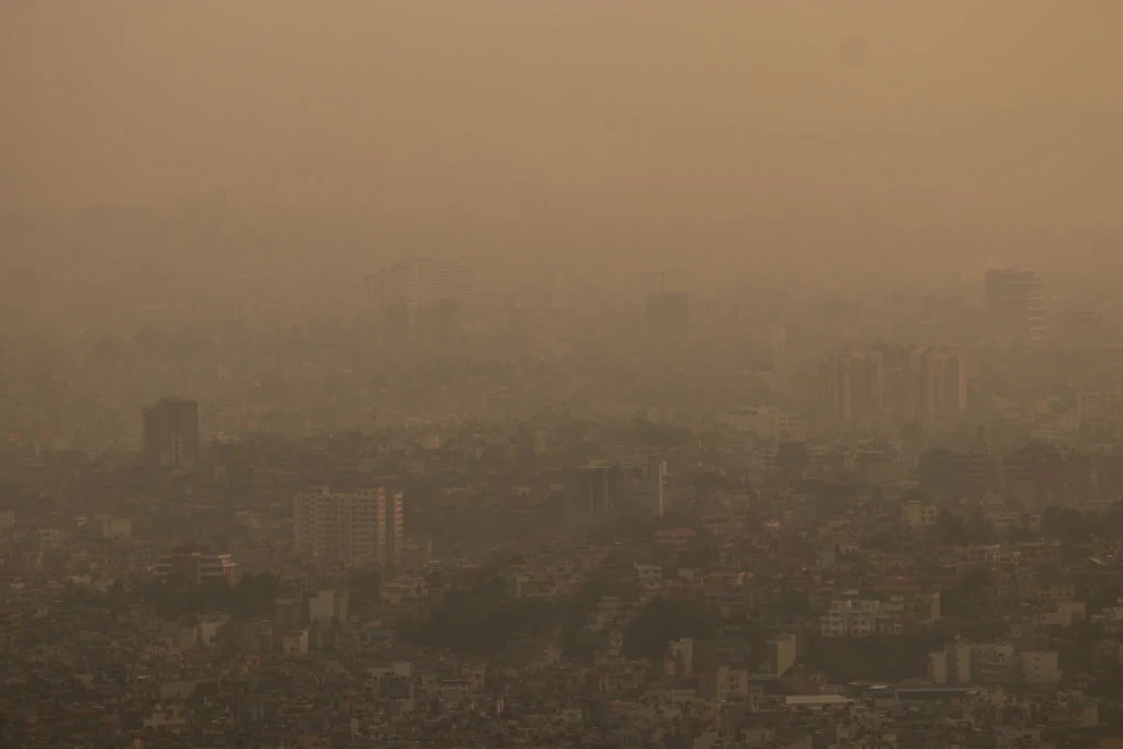Według WMO poprawia się jakość powietrza w Europie i CHinach. Jednak w Indiach i Azji południowo-wschodniej zanieczyszczenie jest coraz większe. Na zdjęciu: smog w stolicy Nepalu, Katmandu Według WMO poprawia się jakość powietrza w Europie i CHinach. Jednak w Indiach i Azji południowo-wschodniej zanieczyszczenie jest coraz większe. Na zdjęciu: smog w stolicy Nepalu, Katmandu