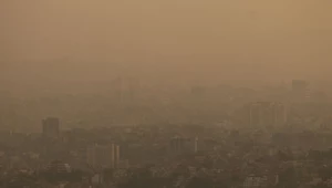 Według WMO poprawia się jakość powietrza w Europie i CHinach. Jednak w Indiach i Azji południowo-wschodniej zanieczyszczenie jest coraz większe. Na zdjęciu: smog w stolicy Nepalu, Katmandu