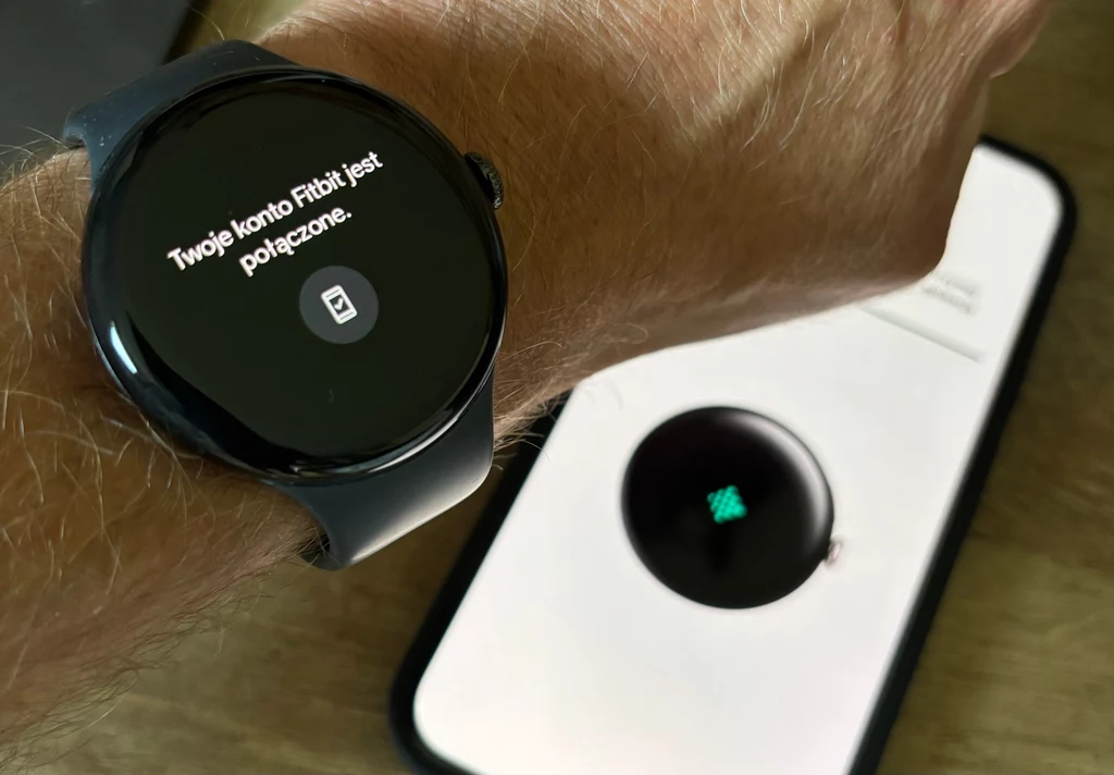 Google Pixel Watch 3 zapewnia integrację z Fitbit.