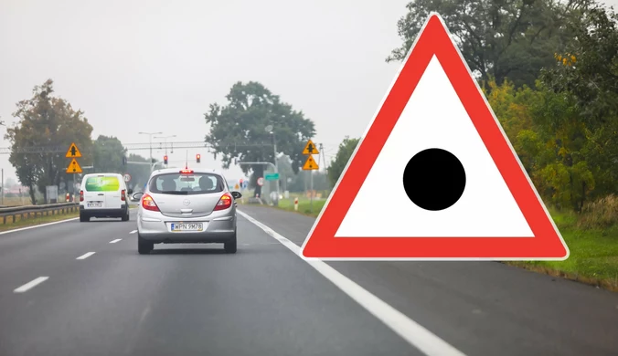 Znak ostrzegawczy z czarną kropką. Polscy kierowcy, nie wiedzą, co znaczy