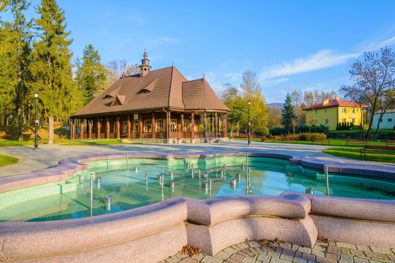 Wysowa-Zdrój to uzdrowisko położone w Beskidzie Niskim znane ze Święta Rydza, jednak w 2025 r. 18 edycja imprezy została odwołana. 