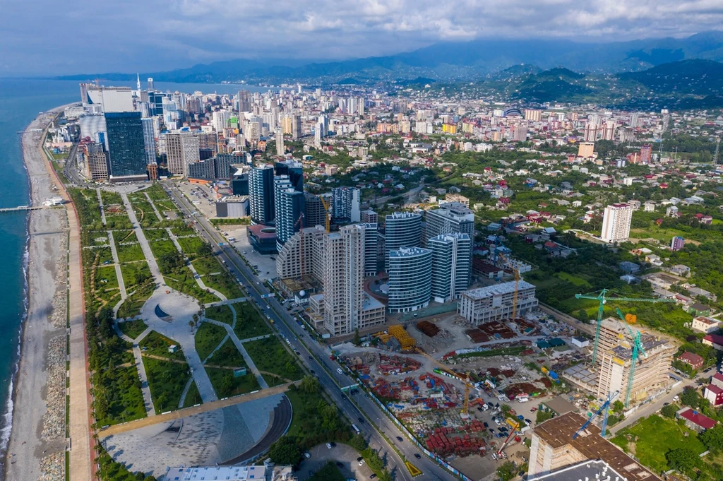 Zdecydowanie najpopularniejsza jest plaża w Batumi.