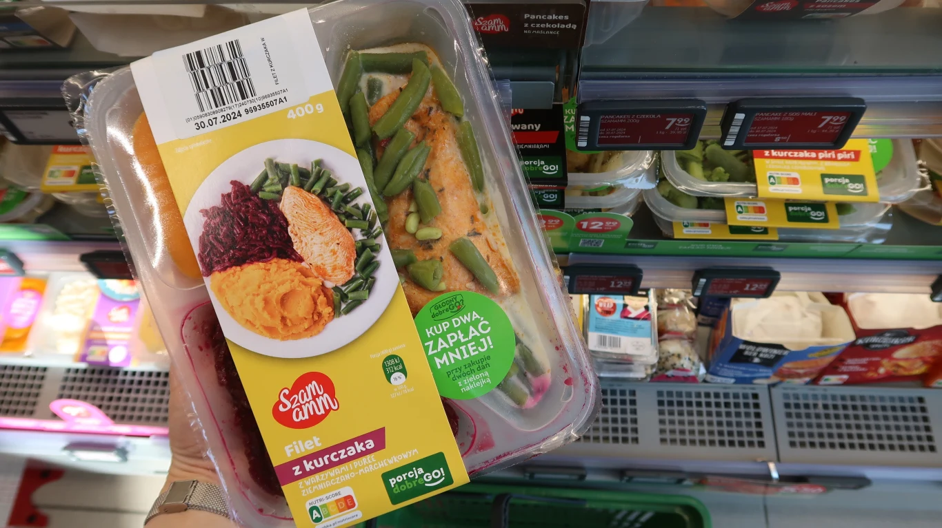 Żabka oferuje szeroki wybór posiłków marek własnych, w tym dania obiadowe Szamamm