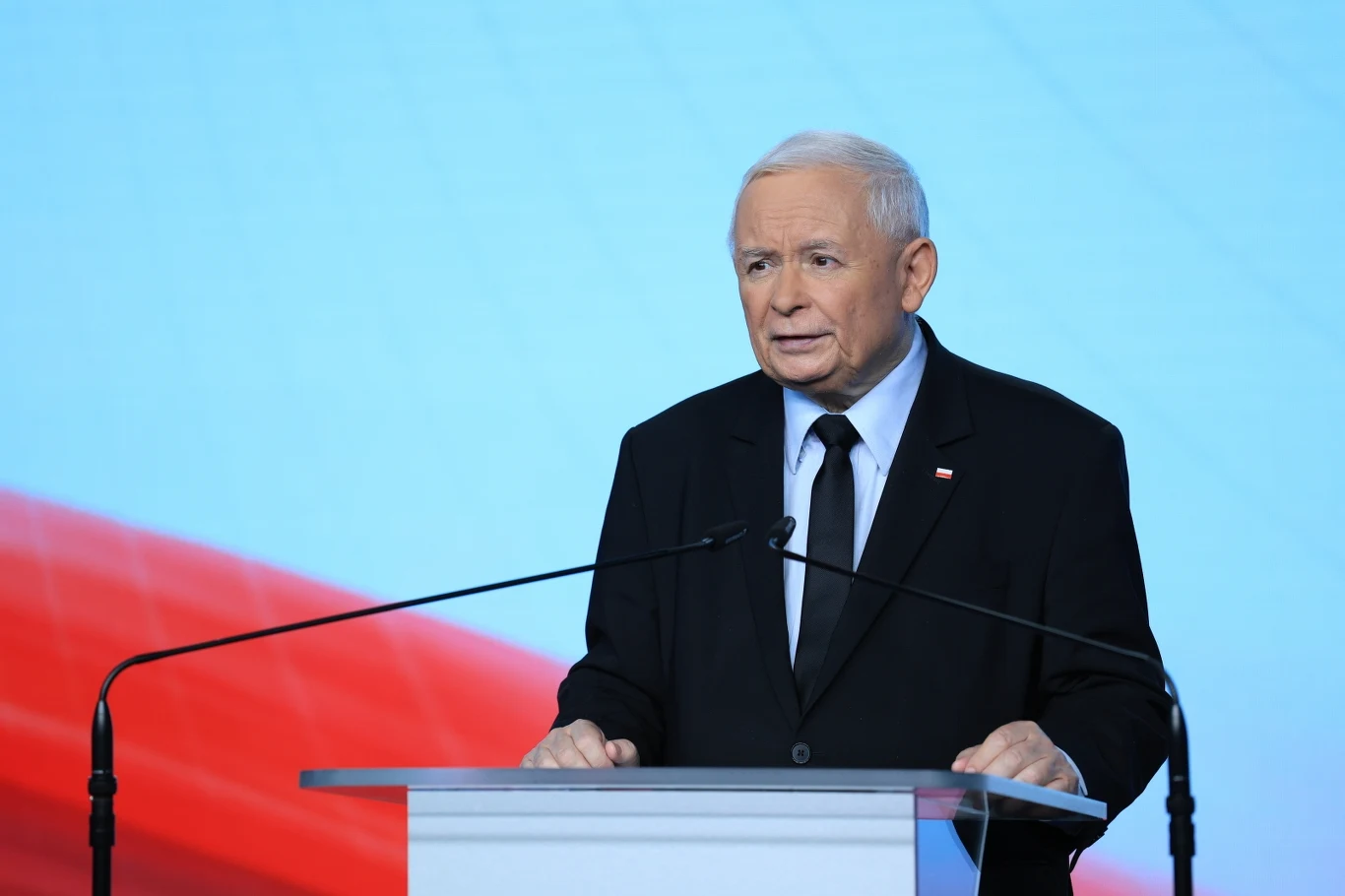 Pieniądze dla PiS. Jarosław Kaczyński ujawnił, ile sam wpłacił Pieniądze dla PiS. Jarosław Kaczyński ujawnił, ile sam wpłacił