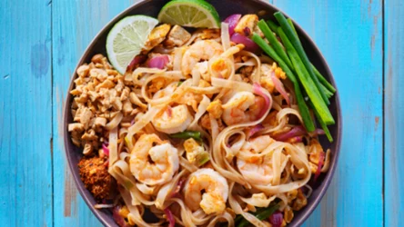 Pad thai idealny w kilku krokach. Przepis mistrza Polski w kuchni tajskiej