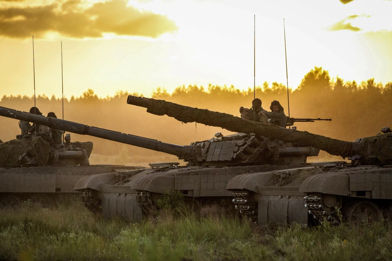 Polskie czołgi PT-91 "Twardy" biorą udział w ofensywie na Kursk Polskie czołgi PT-91 "Twardy" biorą udział w ofensywie na Kursk