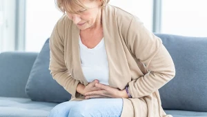 Rób codziennie, a problem "ciężkiego" brzucha zniknie. Pomoże na zaparcia