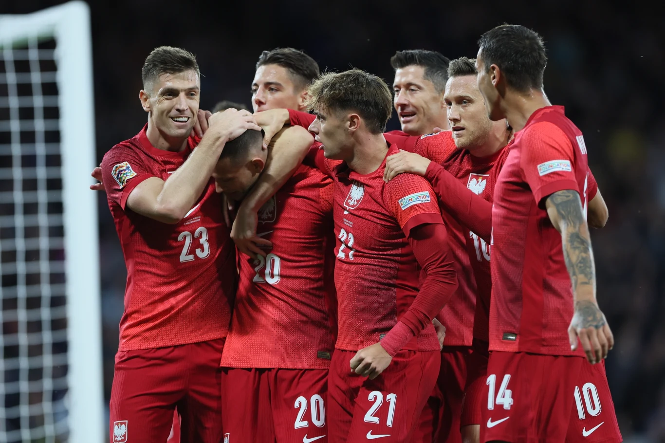 Reprezentanci Polski celebrujący bramkę na 1:0 w meczu ze Szkocją