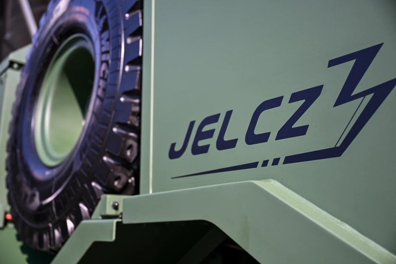 Jelcz 3 generacji ma zupełnie nową architekturę - niezależne zawieszenie i powerpack umieszczony za a nie pod kabiną / fot Targi Kielce