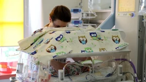 MRPiPS chce wprowadzić nowy urlop, z którego mogliby skorzystać rodzice dzieci urodzonych przedwcześnie oraz dzieci wymagających hospitalizacji