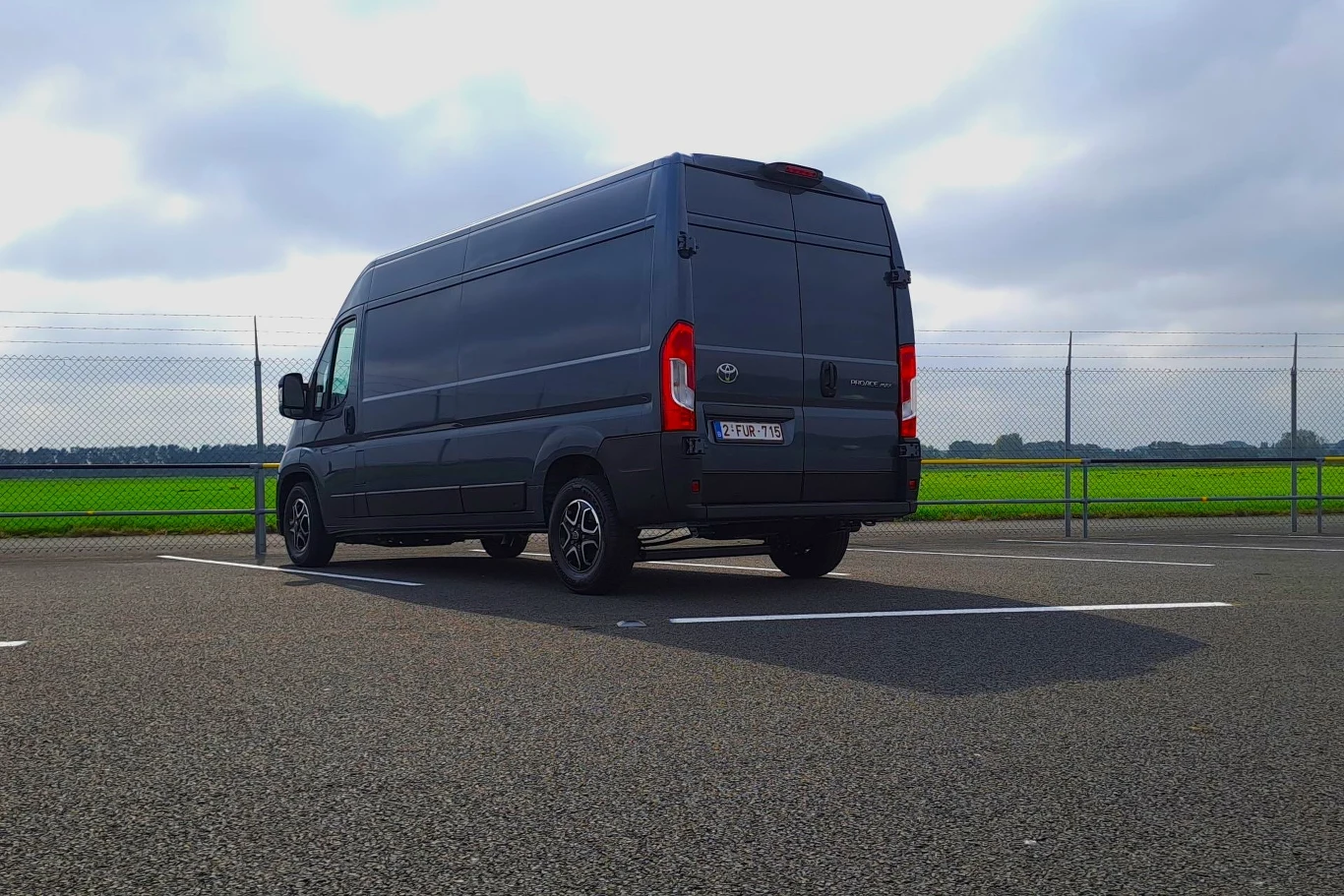 Toyota Proace Max dostępna jest z silnikiem wysokoprężnym 2,2 w trzech wariantach mocy.