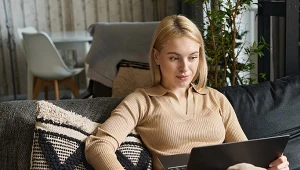 Kobiety powinny postawić na klasyczne i eleganckie stylizacje