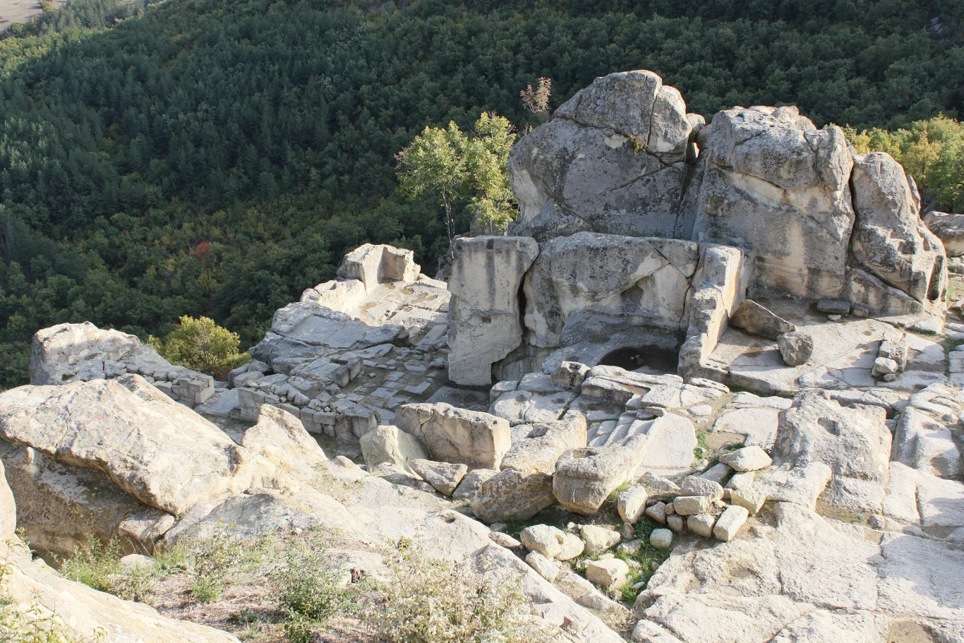 W starożytnym mieście Perperikon odnaleziono kolejne nietypowe ołtarze W starożytnym mieście Perperikon odnaleziono kolejne nietypowe ołtarze