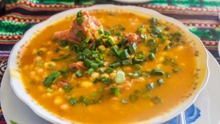Pokochasz to danie zwłaszcza jesienią! Poznaj Locro czyli gęsty, dyniowy gulasz